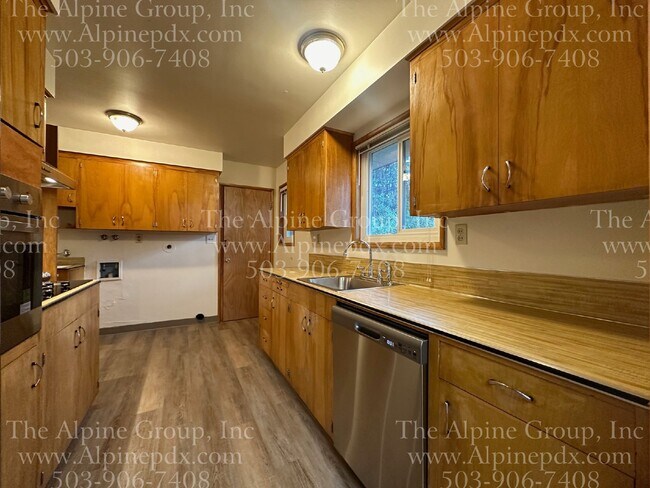 Foto del edificio - Cozy 2-Bedroom Multiplex in Prime Portland...