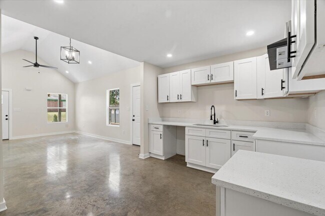 Foto del edificio - 750 Barrett Pl