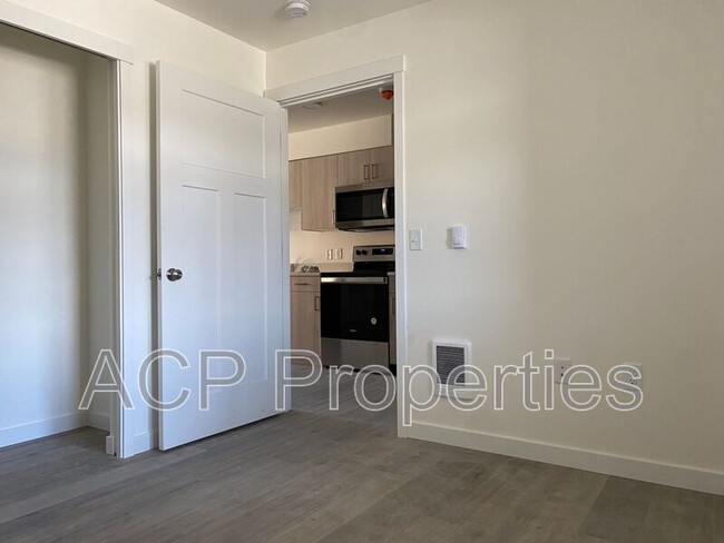 Foto del edificio - 665 E Badger Rd