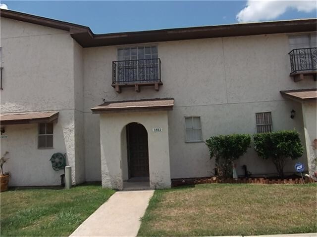 Building Photo - 1811 Country Village Blvd