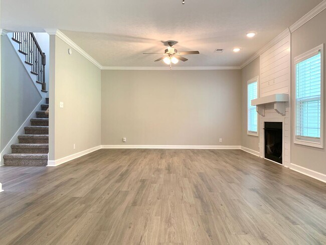 Building Photo - 1247 Highgrove Ln