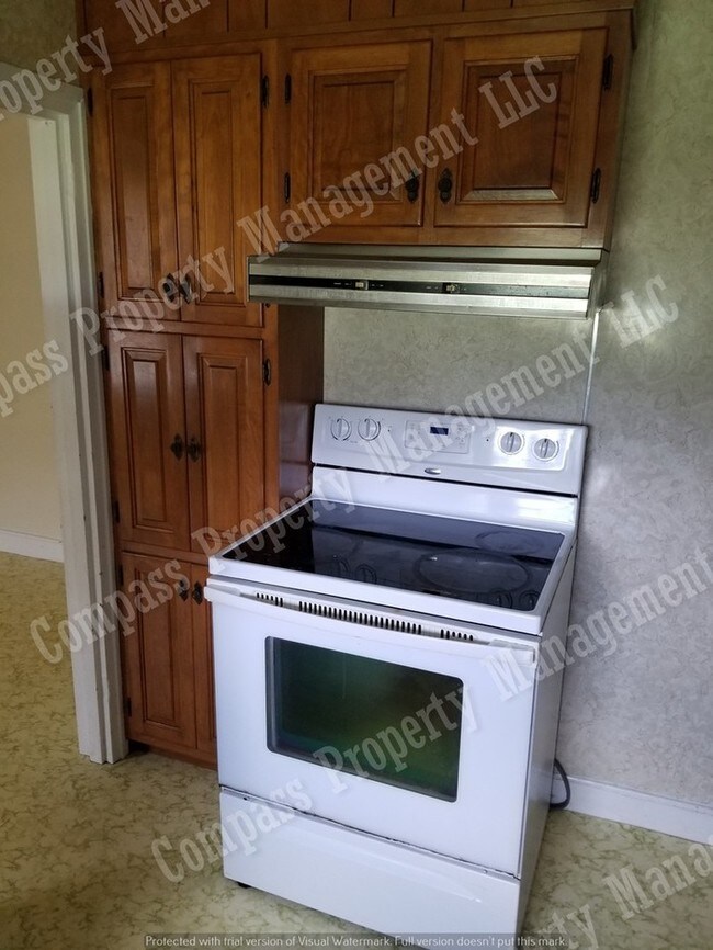 Building Photo - $1195 - 3 Bed, 1.5 Bath Home - Honey Brook