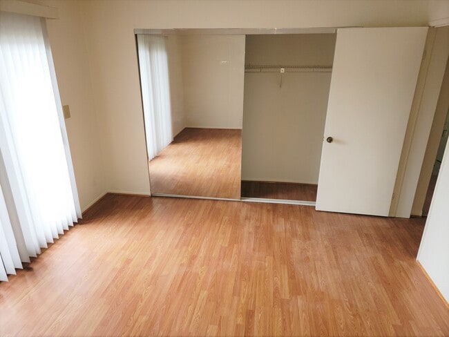 Building Photo - 11041 La Maida St