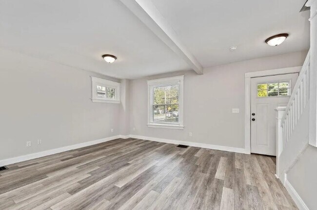 Foto del edificio - 6105 Bramble Ave
