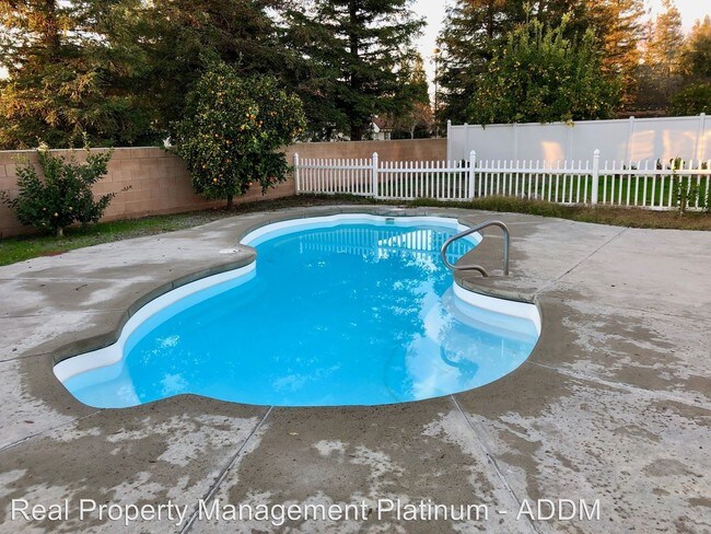 Foto del edificio - 3 br, 2 bath House - 494 Armstrong Ave.
