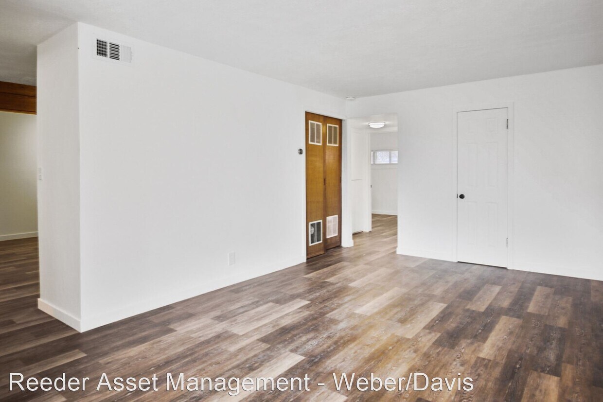 Primary Photo - 4 br, 2 bath House - 61 Phillips ST