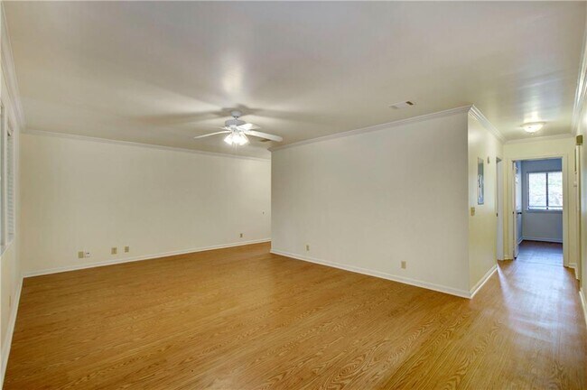 Building Photo - 234 Walmar Grove