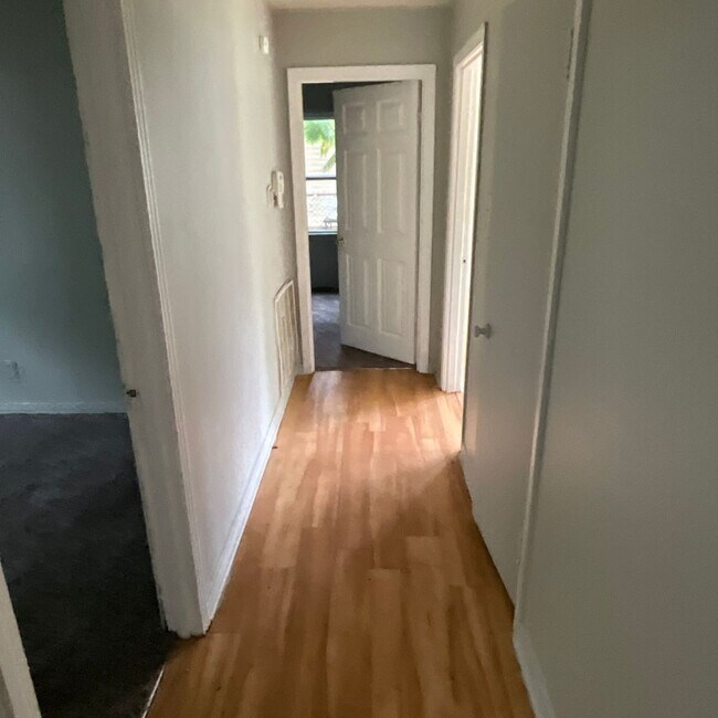 Building Photo - 525 W 77th St