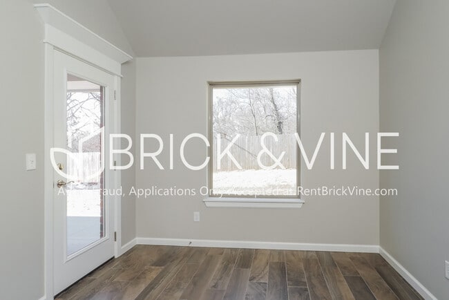 Building Photo - 5209 White Gold Ave