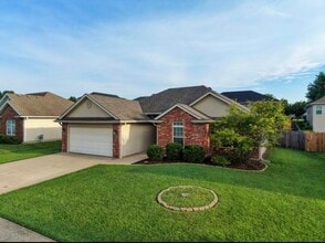 Building Photo - 5805 Mahon Dr