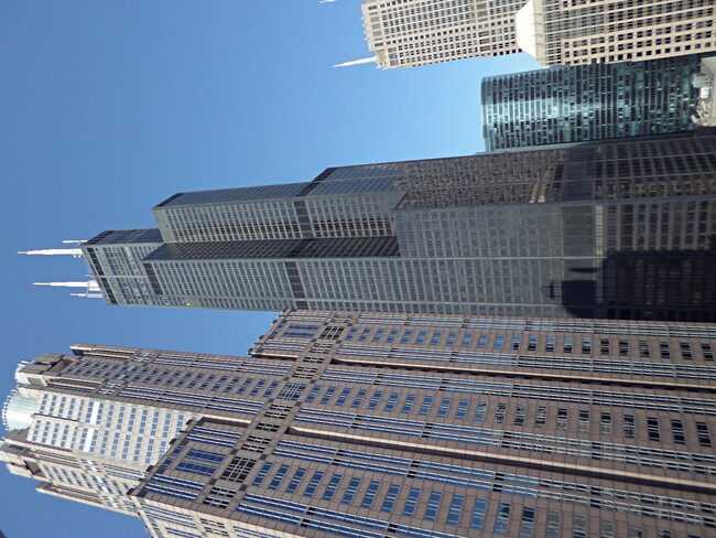 Foto del edificio - 235 W Van Buren St