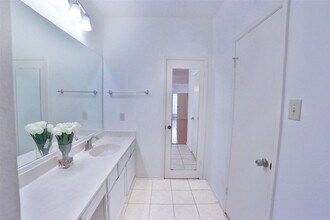 Building Photo - 642 Wilcrest Dr