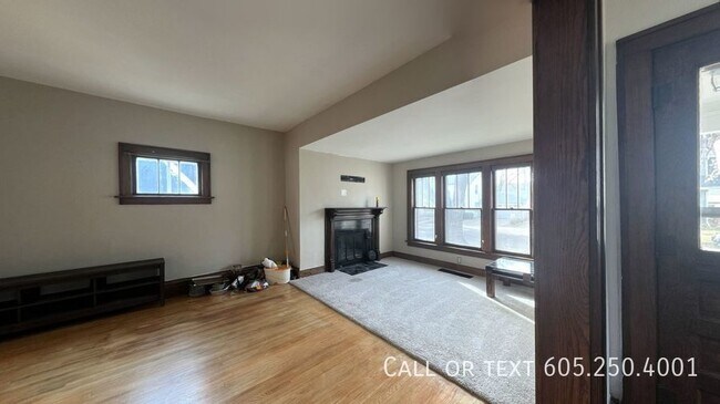Foto del edificio - Modern 3-Bedroom 2-Bathroom Home