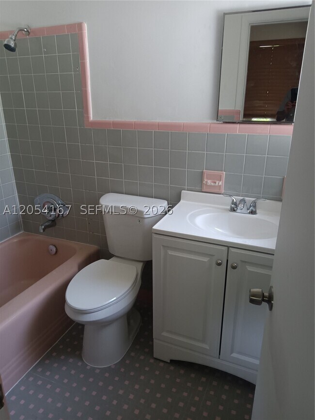 Foto del edificio - 1024 Tyler St