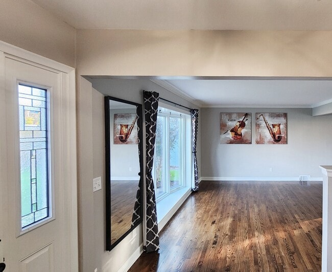 Building Photo - 7363 Hillsboro Dr