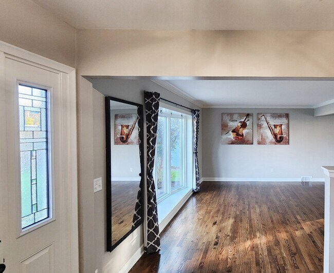 Foto del edificio - 7363 Hillsboro Dr