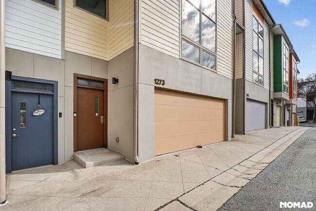 Photo - 1273 MacKintosh pknw House