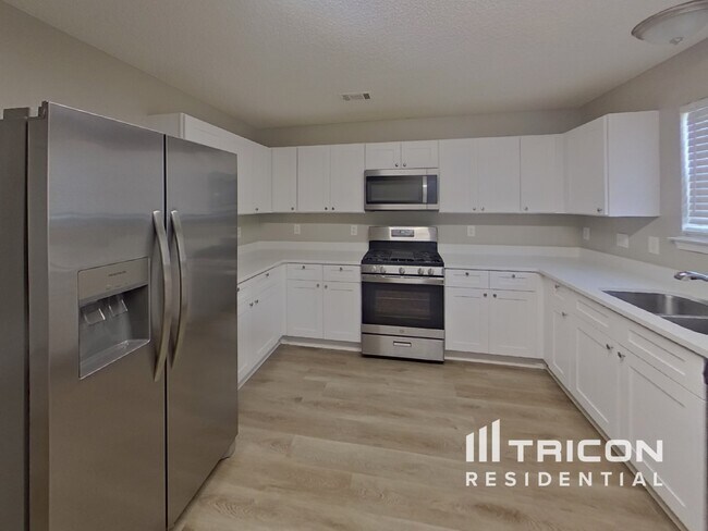 Foto del edificio - 5726 Rockaway Dr