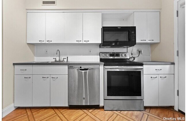 Building Photo - 426 N Corona Ave