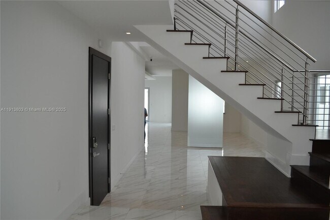 Foto del edificio - 3350 NW 83rd St