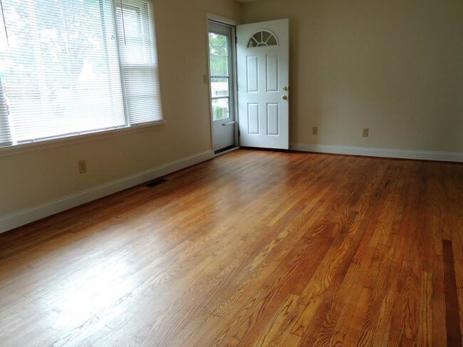 Foto del edificio - 103 Cottonwood Dr