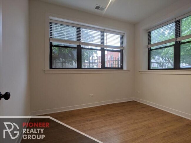 Building Photo - 1 bedroom in CHICAGO IL 60625