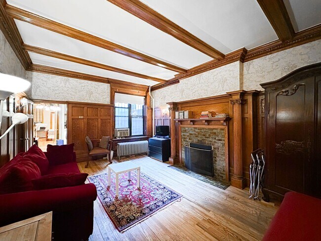 Foto del edificio - HUGE 1 Bedroom with PRIVATE GARDEN!!!!