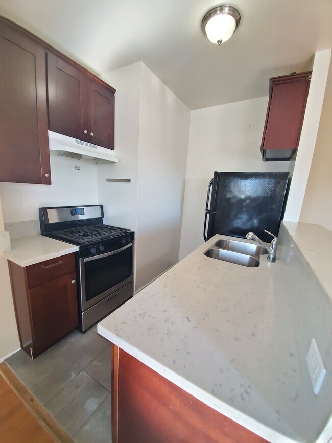 Building Photo - 3020 Altura St