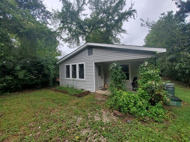2 bedroom 1 bath close to downtown - 2 bedroom 1 bath close to downtown House