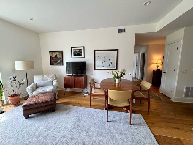 Building Photo - 34 Bridge St