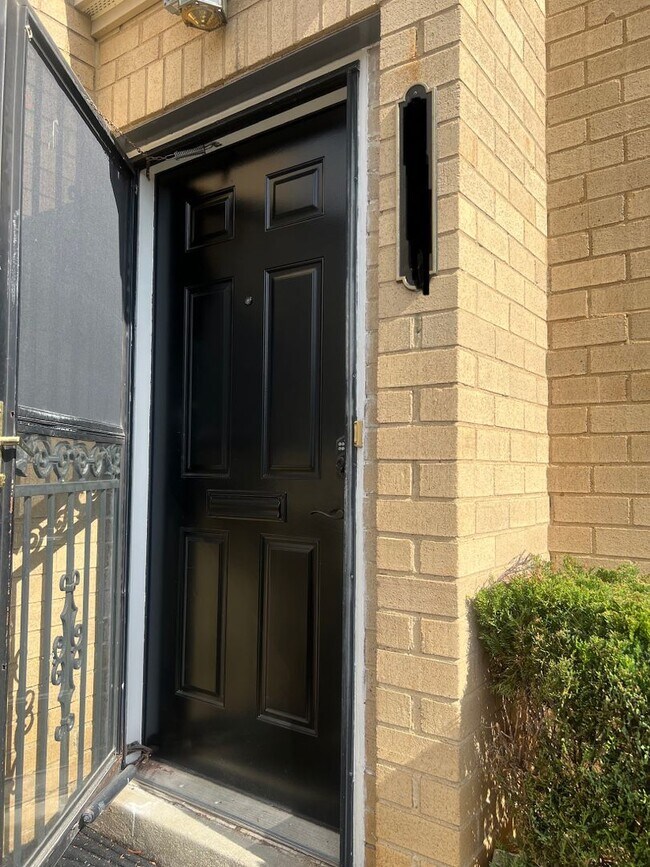 Foto del edificio - Lovely 3 BR/2.5 BA Townhome in Fort Lincol...