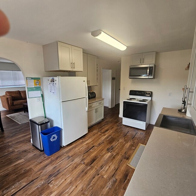 kitchen - 180 2nd St