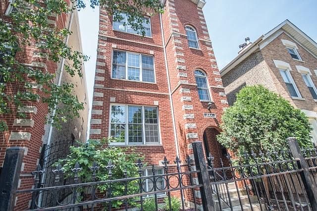 Building Photo - 844 N Wood St