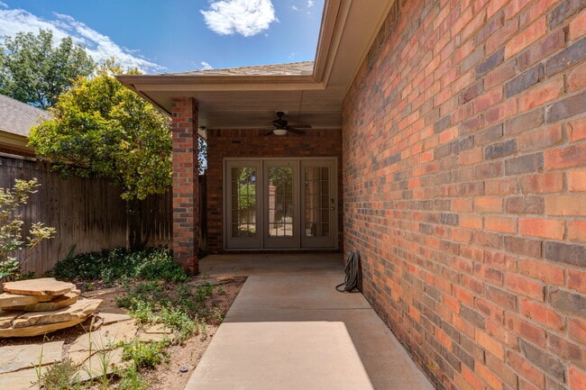 Building Photo - Garden Home in North Lubbock!