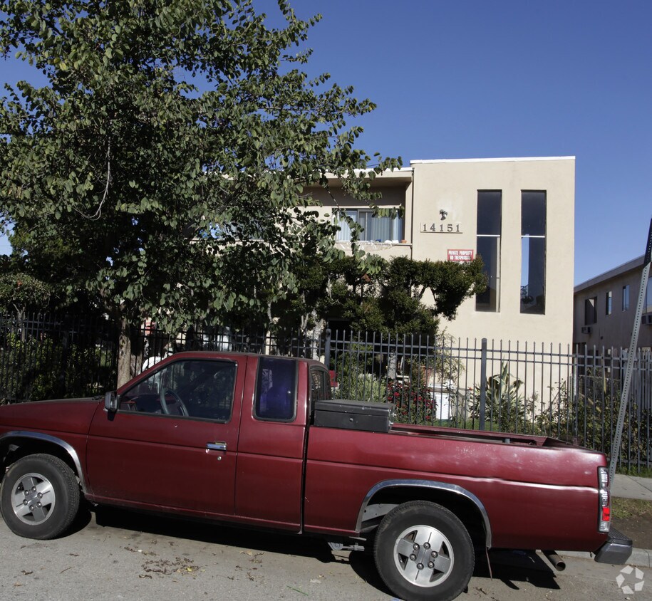 Building Photo - 14151 Delano St