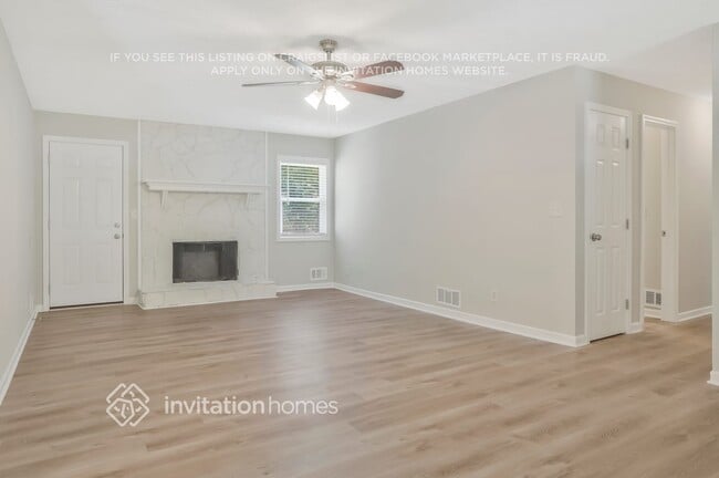 Building Photo - 4812 Hemlock Dr SE