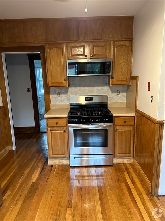 Building Photo - 18 Symmes St