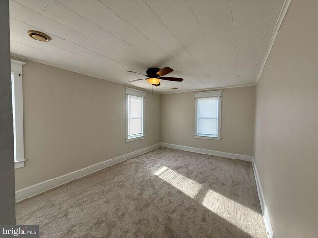 Foto del edificio - 404 W Broad St