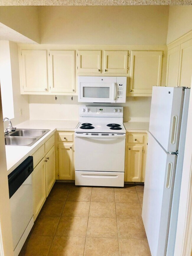 Foto del edificio - First-floor spacious 1-bedroom on LSU bus route