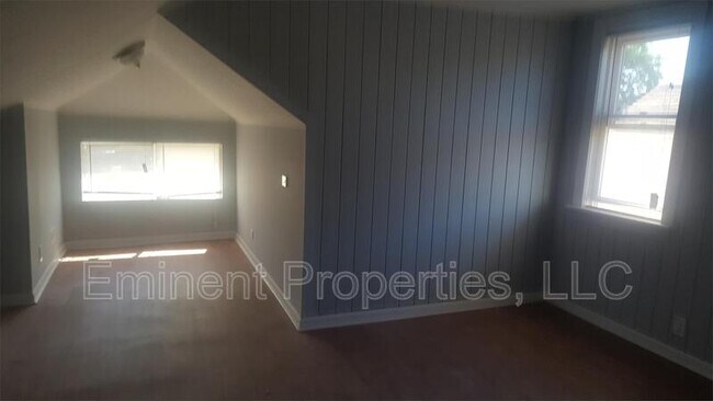 Building Photo - 8232 S Honore St