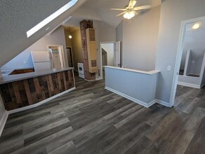 Building Photo - 359 Oak St