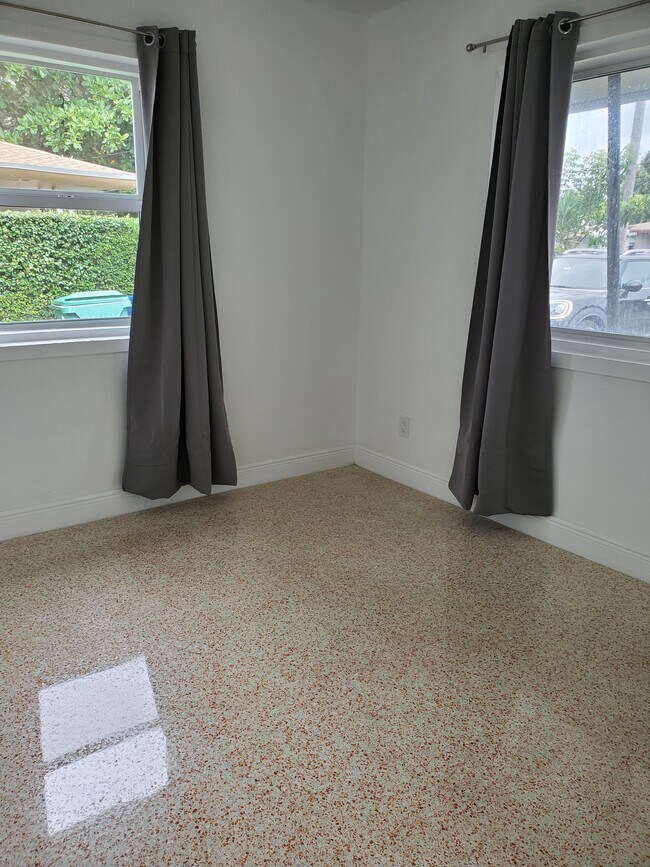 Foto del edificio - 1170 NE 111th St