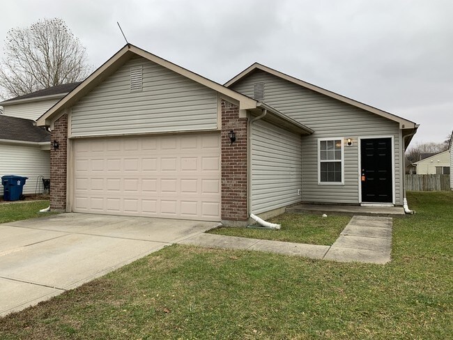 Building Photo - PENDING-Lovely Ranch in River Run!
