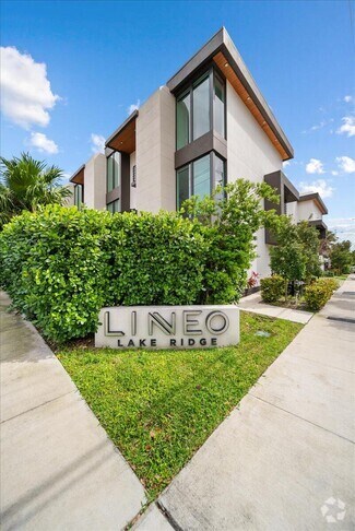 Building Photo - 1054 N Victoria Park Rd