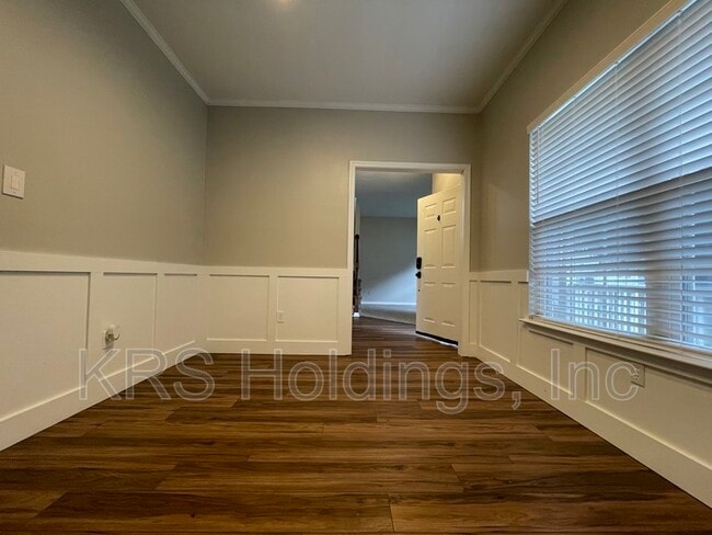 Building Photo - 210 Fallawater Way