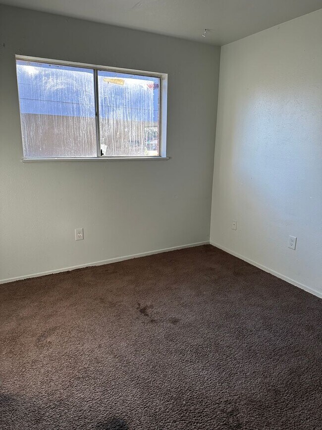 Building Photo - Large 4 Bed Home in West Shreveport