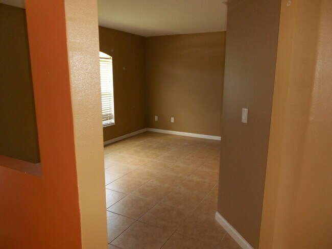 Foto del edificio - 3/2/2 with home with 1412 living sqft is c...