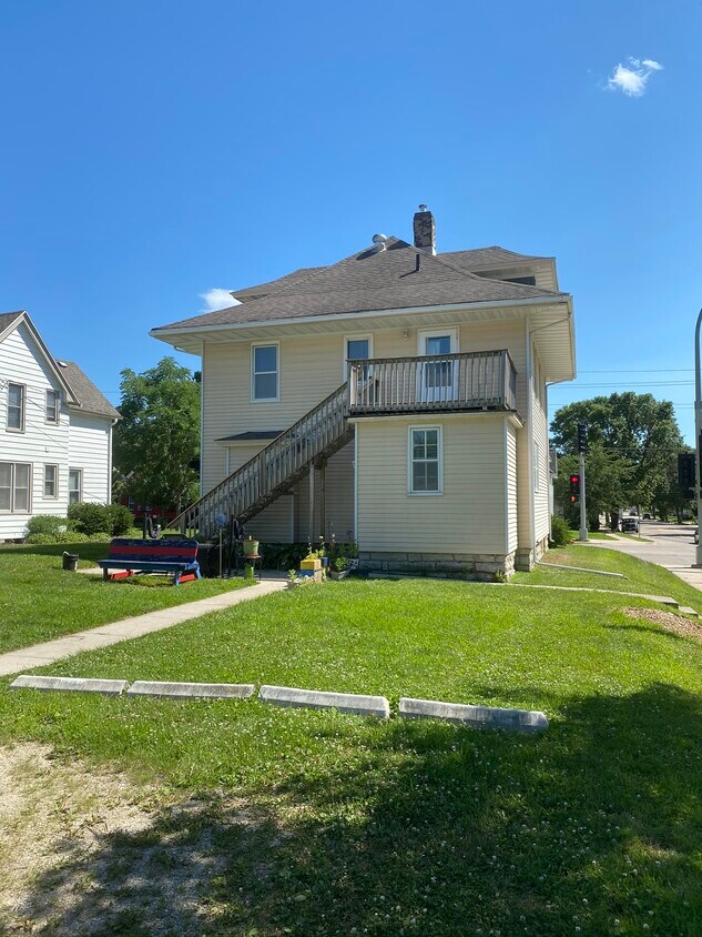 Building Photo - 311 7th St NW
