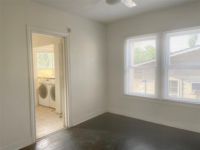Building Photo - 2501 Truxillo St