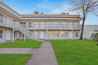 Building Photo - 1803 S Oak St